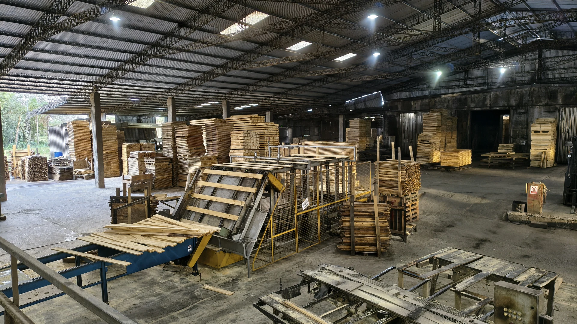 Línea de fabricación y espacios de trabajo en Mercopallet