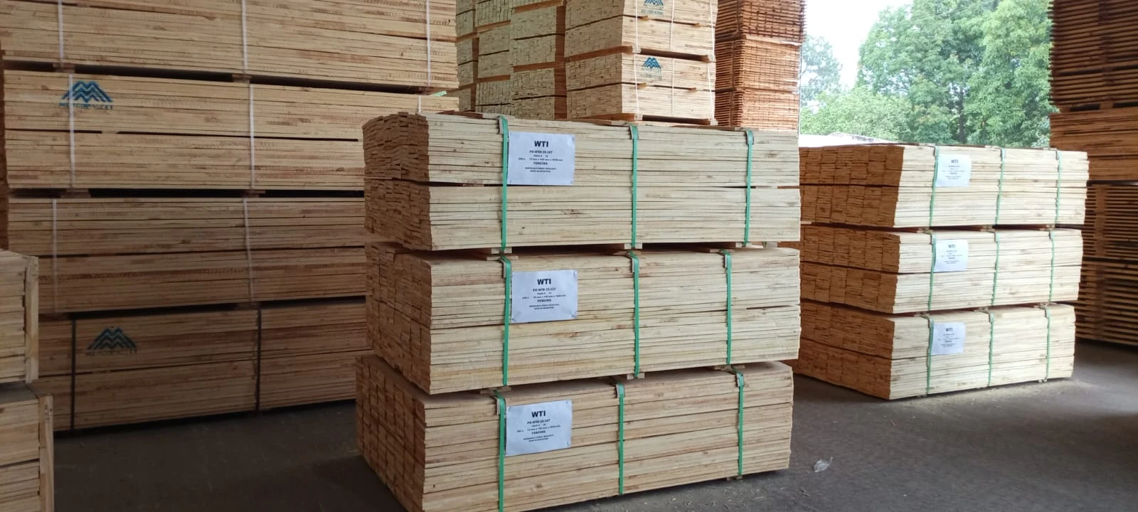 Paquetes de madera dimensionada e identificada en Mercopallet